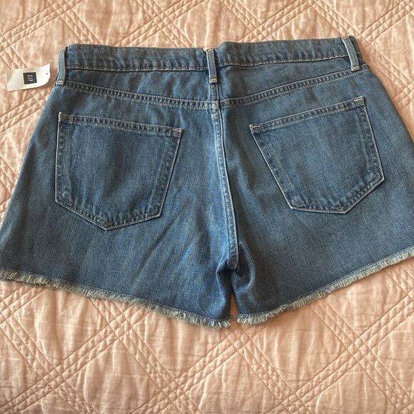NWT Gap Denim Girlfriend Shorts (size 14) - Picture 4 of 9